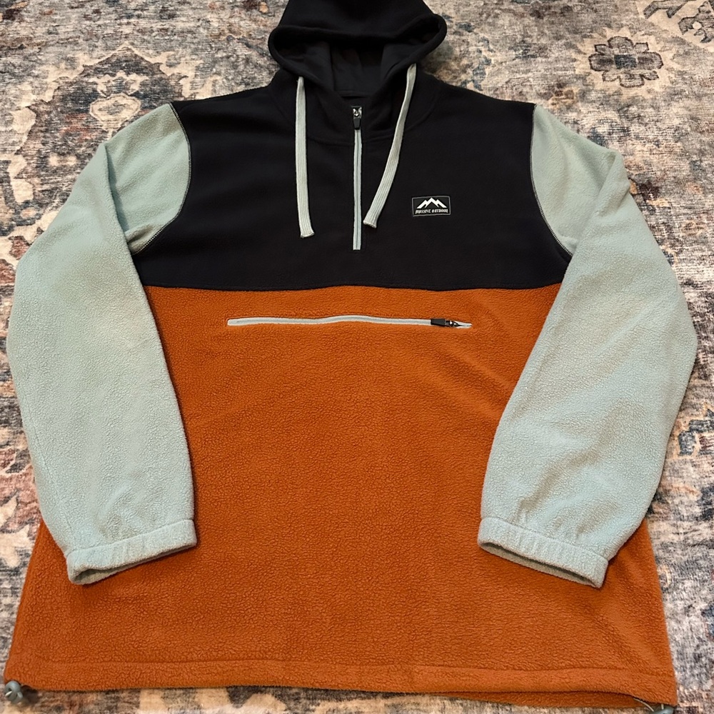 MASSIVE OUTDOORS orange and black fleece hoodie MENS LARGE